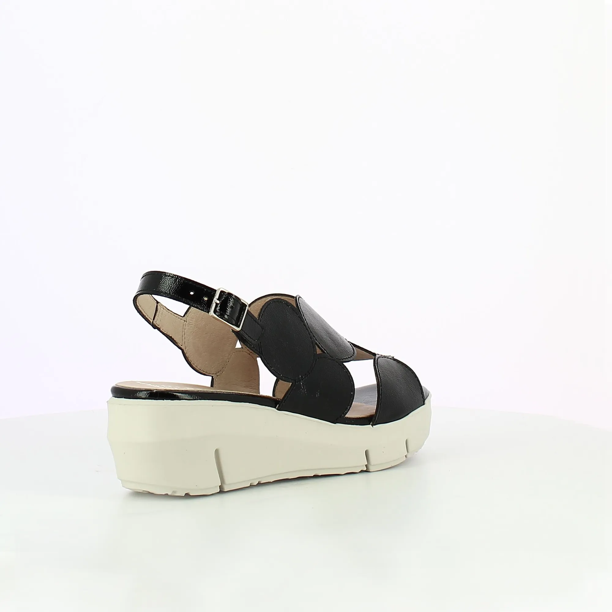 D-8210 - Black