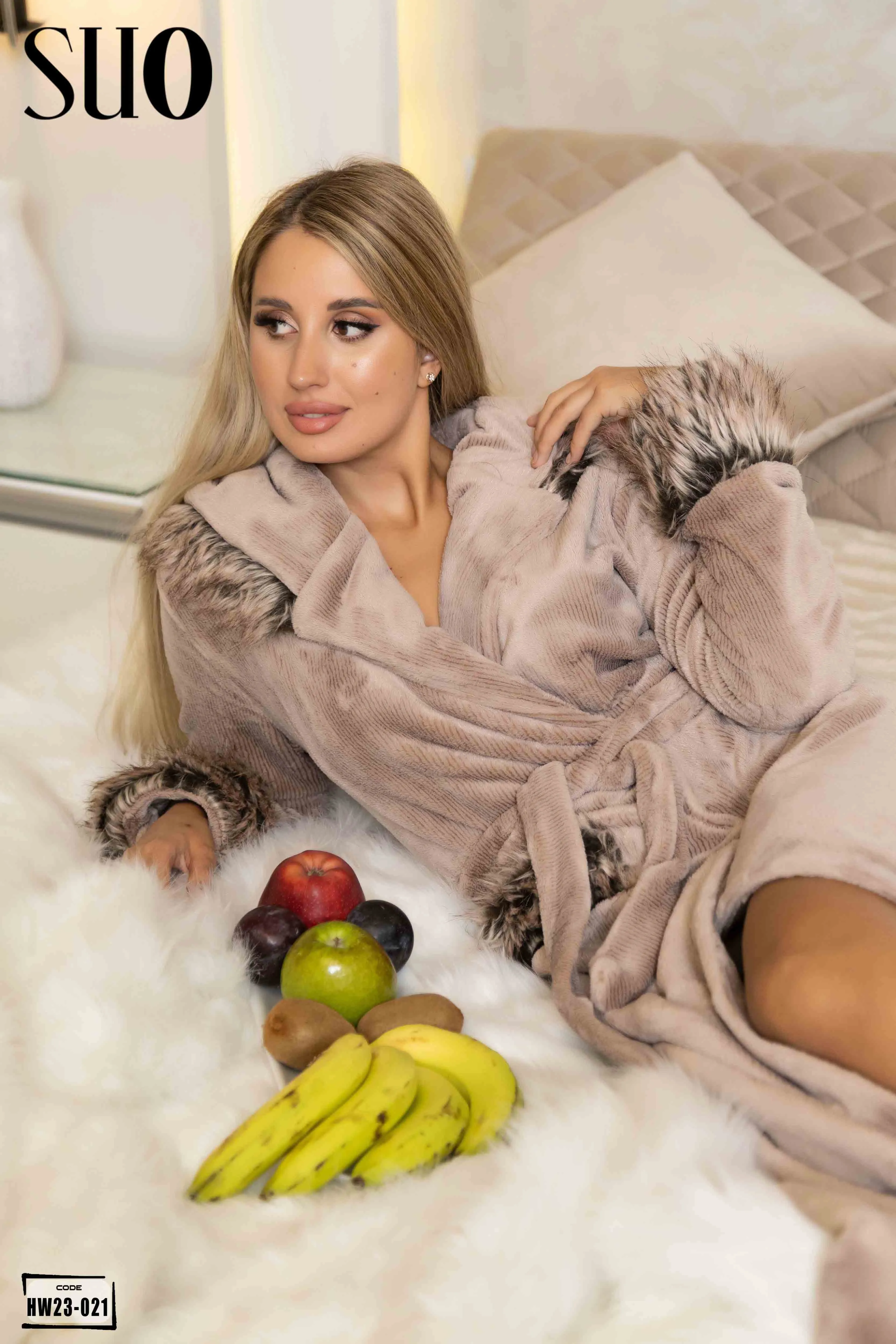 Hooded Robe with one Pocket and Long Sleeves
